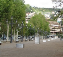 Exposición de esculturas de gran formato en Paseo del Salón ,Granada, ESPAÑA