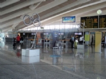 EL CORREO DIGITAL NEWSPAPER Las esculturas de Aitor Urdangarin 'toman' el aeropuerto