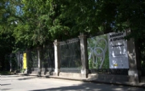 DIARIO DE NOTICIAS DE ALAVA NEWSPAPER Aitor Urdangarin se muestra frente al MUSEO DEL PRADO